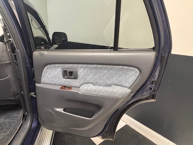 1996 Toyota Hilux Surf JDM car for sale — photo 19 of 25