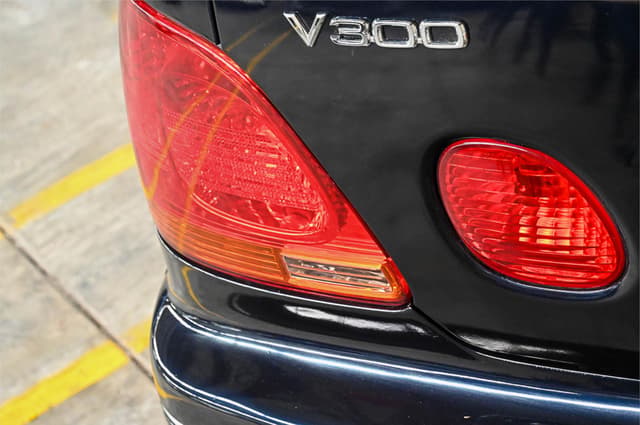 2001 Toyota Aristo JDM car for sale — photo 9 of 10