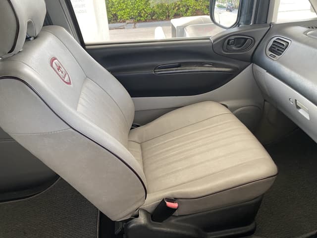 1999 Mitsubishi Delica JDM car for sale — photo 8 of 17