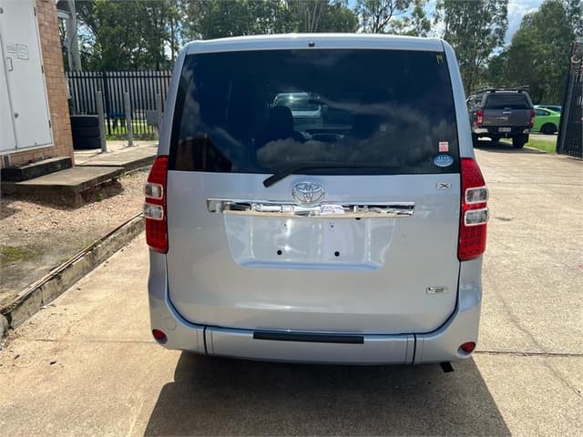 2011 Toyota Noah JDM car for sale — photo 8 of 17