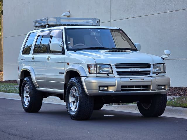 2000 Isuzu Bighorn JDM car for sale — photo 4 of 24