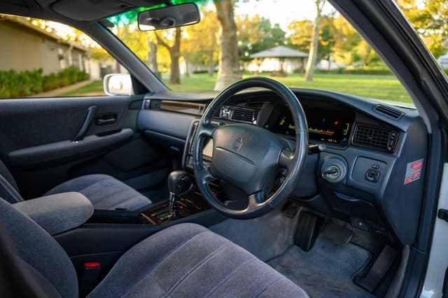 1996 Toyota Crown JDM car for sale — photo 11 of 24