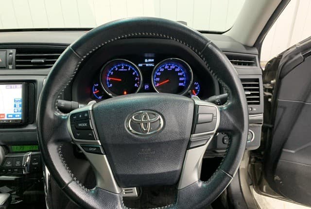 2011 Toyota Mark X JDM car for sale — photo 9 of 25