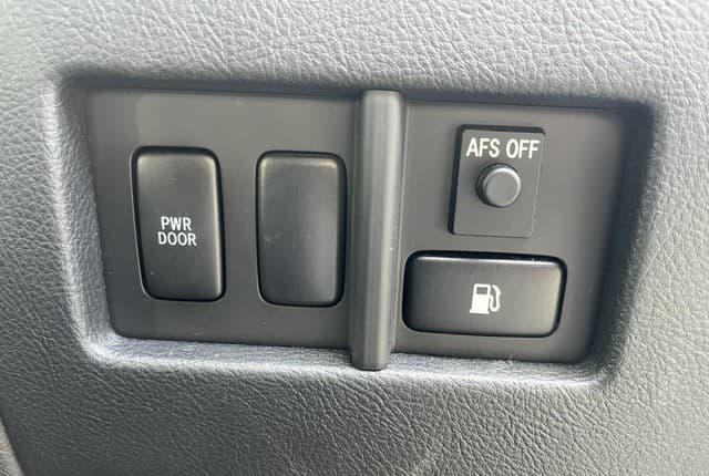 2009 Toyota Harrier JDM car for sale — photo 23 of 25