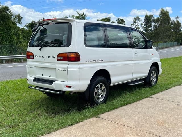 2001 Mitsubishi Delica JDM car for sale — photo 6 of 10