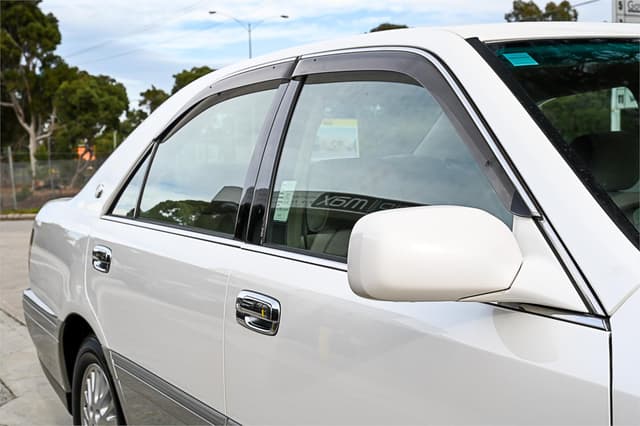 1999 Toyota Crown JDM car for sale — photo 3 of 10