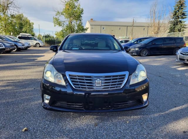 2010 Toyota Crown JDM car for sale — photo 5 of 13