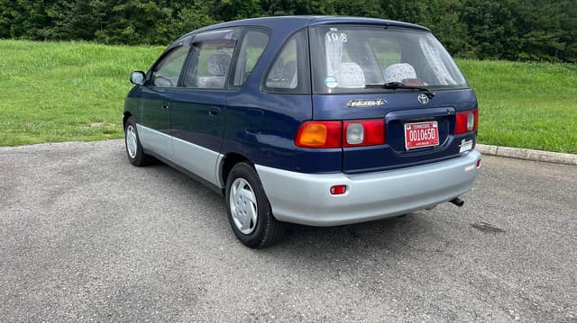 1996 Toyota Ipsum JDM car for sale — photo 3 of 9