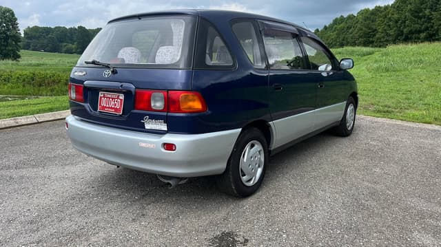 1996 Toyota Ipsum JDM car for sale — photo 4 of 9