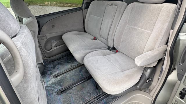 2001 Toyota Estima JDM car for sale — photo 6 of 9