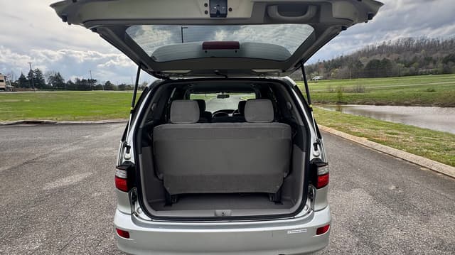 2001 Toyota Estima JDM car for sale — photo 8 of 9