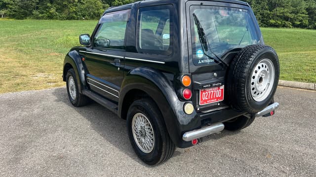 1998 Mitsubishi Pajero JDM car for sale — photo 3 of 8