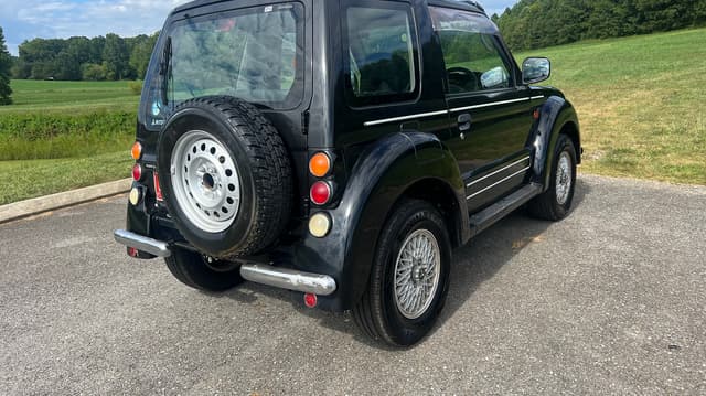 1998 Mitsubishi Pajero JDM car for sale — photo 4 of 8