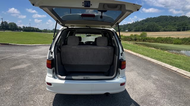 2000 Toyota Estima JDM car for sale — photo 7 of 10