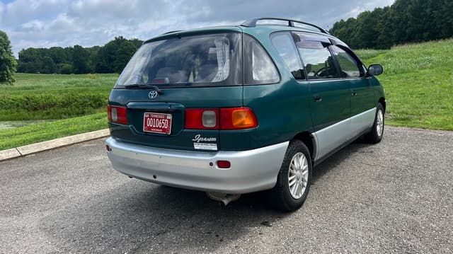 1996 Toyota Ipsum JDM car for sale — photo 4 of 9