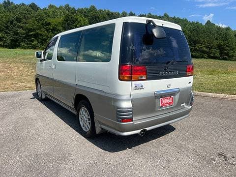 1997 Nissan Elgrand JDM car for sale — photo 4 of 10