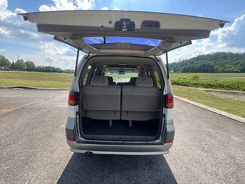 1997 Nissan Elgrand JDM car for sale — photo 9 of 10