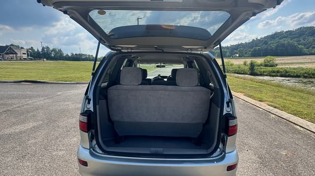 2001 Toyota Estima JDM car for sale — photo 8 of 10
