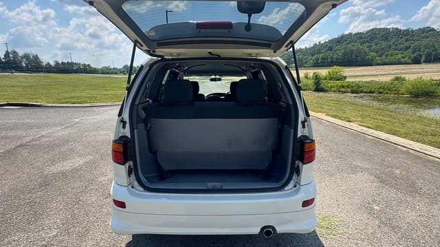 2000 Toyota Estima JDM car for sale — photo 8 of 10
