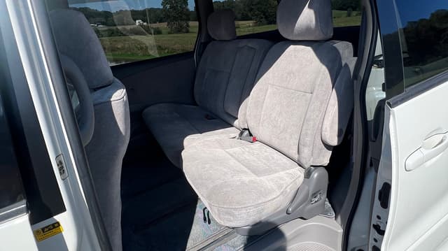 2000 Toyota Estima JDM car for sale — photo 6 of 8
