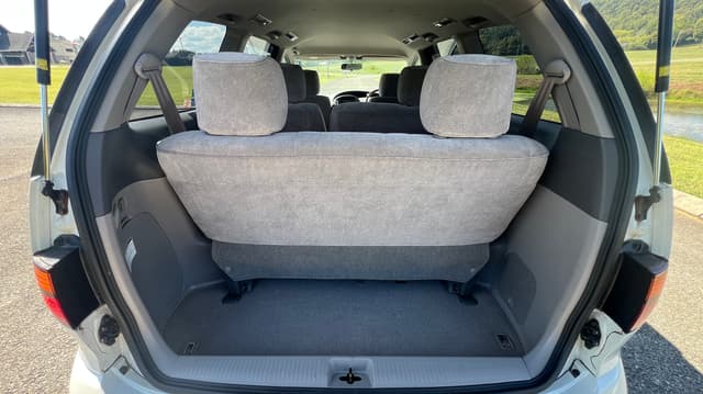 2000 Toyota Estima JDM car for sale — photo 7 of 8