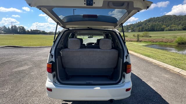 2000 Toyota Estima JDM car for sale — photo 8 of 8