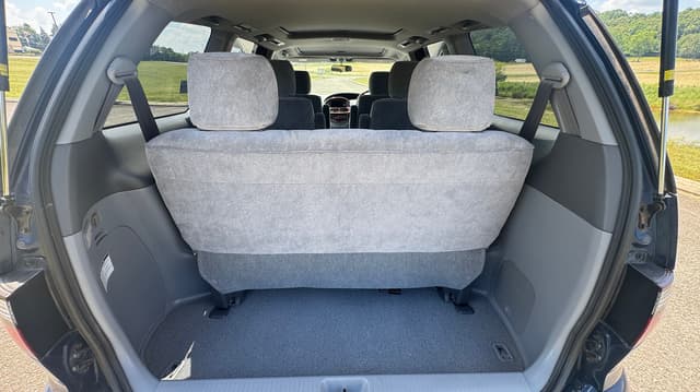 2001 Toyota Estima JDM car for sale — photo 8 of 10