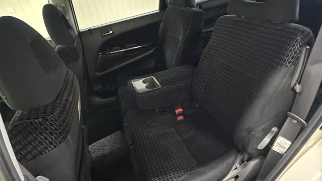 2001 Honda Stream JDM car for sale — photo 6 of 10