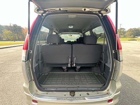 1999 Toyota Noah JDM car for sale — photo 8 of 9