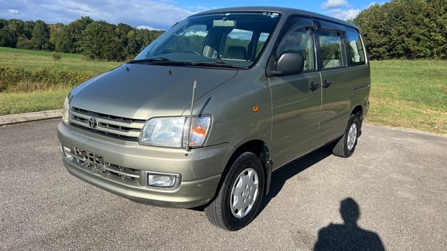 1997 Toyota Noah JDM car for sale — photo 2 of 9