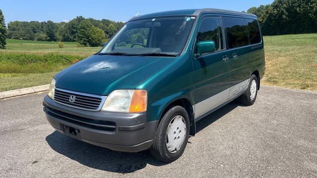 1997 Honda Stepwagon JDM car for sale — photo 2 of 9