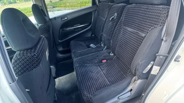 2001 Honda Stream JDM car for sale — photo 6 of 10