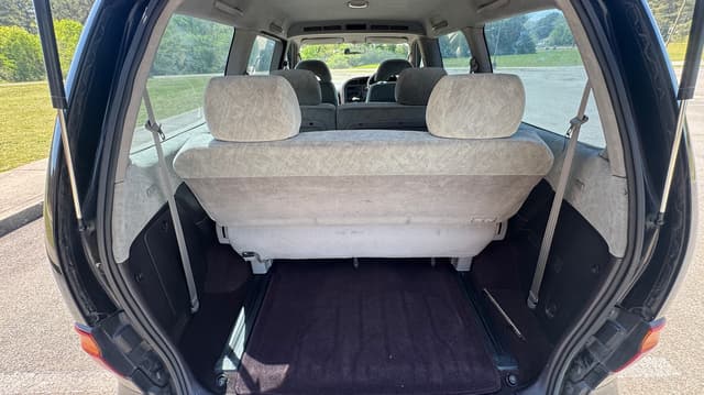 1997 Nissan Largo JDM car for sale — photo 8 of 10