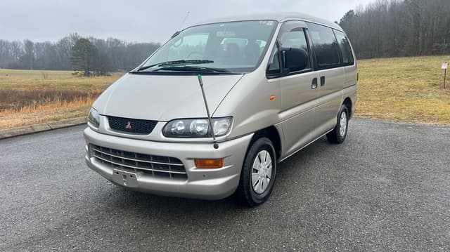 1998 Mitsubishi Delica JDM car for sale — photo 2 of 10