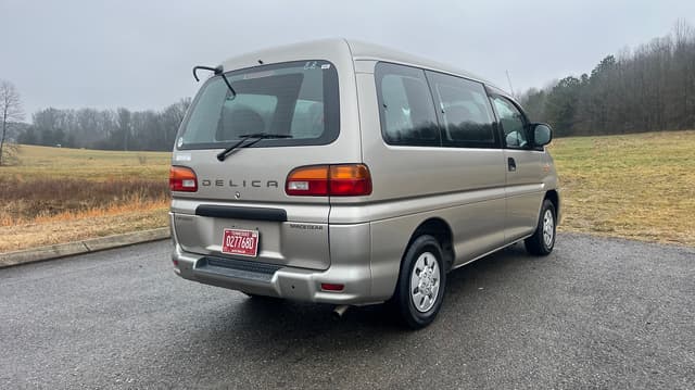 1998 Mitsubishi Delica JDM car for sale — photo 3 of 10
