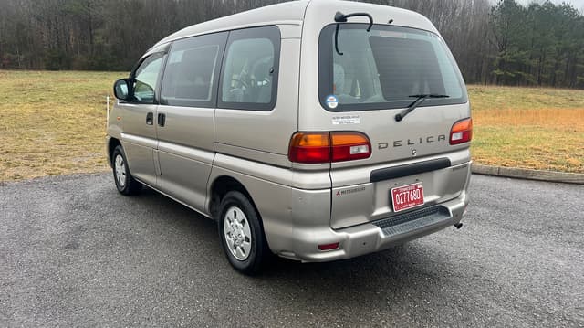 1998 Mitsubishi Delica JDM car for sale — photo 4 of 10