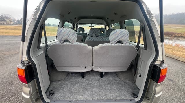 1998 Mitsubishi Delica JDM car for sale — photo 7 of 10