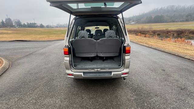 1998 Mitsubishi Delica JDM car for sale — photo 8 of 10