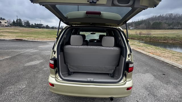 2000 Toyota Estima JDM car for sale — photo 8 of 10