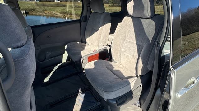 2000 Toyota Estima JDM car for sale — photo 6 of 9