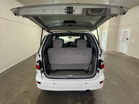 2000 Toyota Estima JDM car for sale — photo 8 of 10