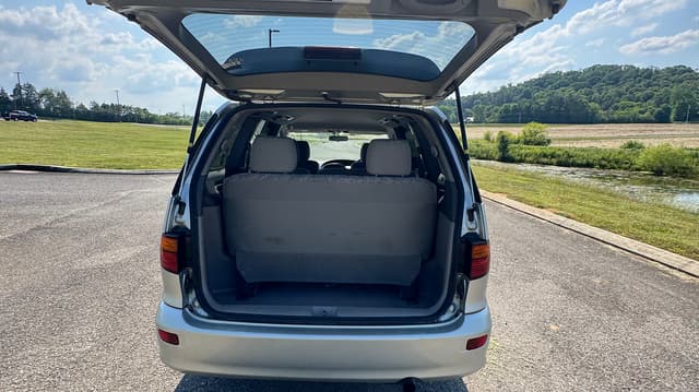 2000 Toyota Estima JDM car for sale — photo 7 of 10