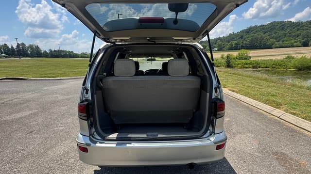 2001 Toyota Estima JDM car for sale — photo 8 of 10