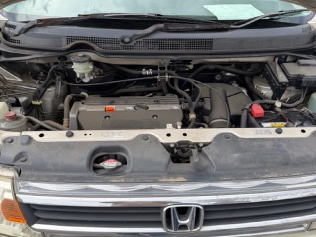 2005 Honda Stepwagon JDM car for sale — photo 7 of 8