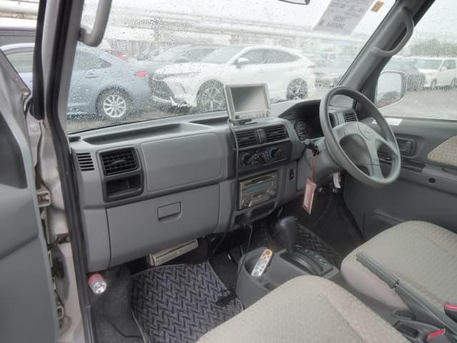 2002 Mitsubishi Town Box JDM car for sale — photo 22 of 25