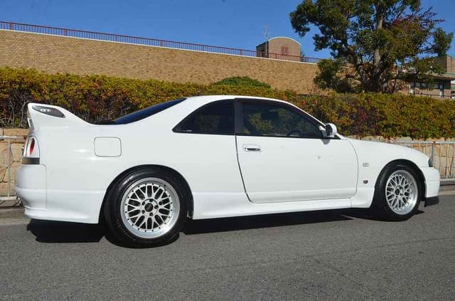 1998 Nissan Skyline JDM car for sale — photo 6 of 11
