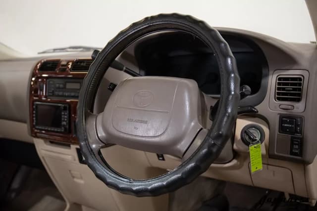 1998 Toyota Granvia JDM car for sale — photo 13 of 25