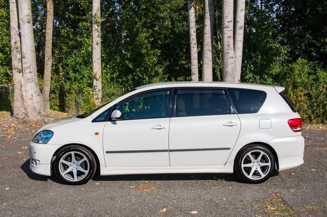 2001 Toyota Ipsum JDM car for sale — photo 7 of 15