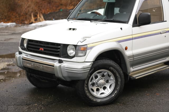 1996 Mitsubishi Pajero JDM car for sale — photo 21 of 25
