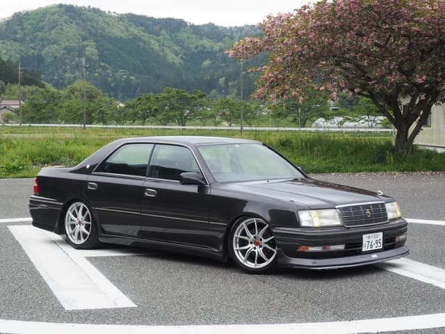 1995 Toyota Crown JDM car for sale — photo 2 of 17